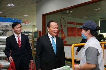 大年初一，张毓强总裁慰问坚守岗位员工